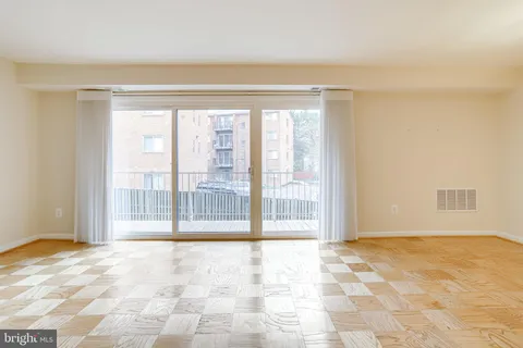 $465,000 | 4360 Cherry Hill Road, Unit 103, Arlington, VA 22207