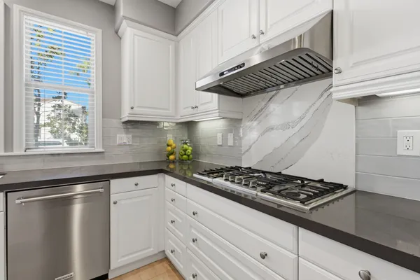 $1,379,000 | 21445 Hayley Lane, Huntington Beach, CA 92646