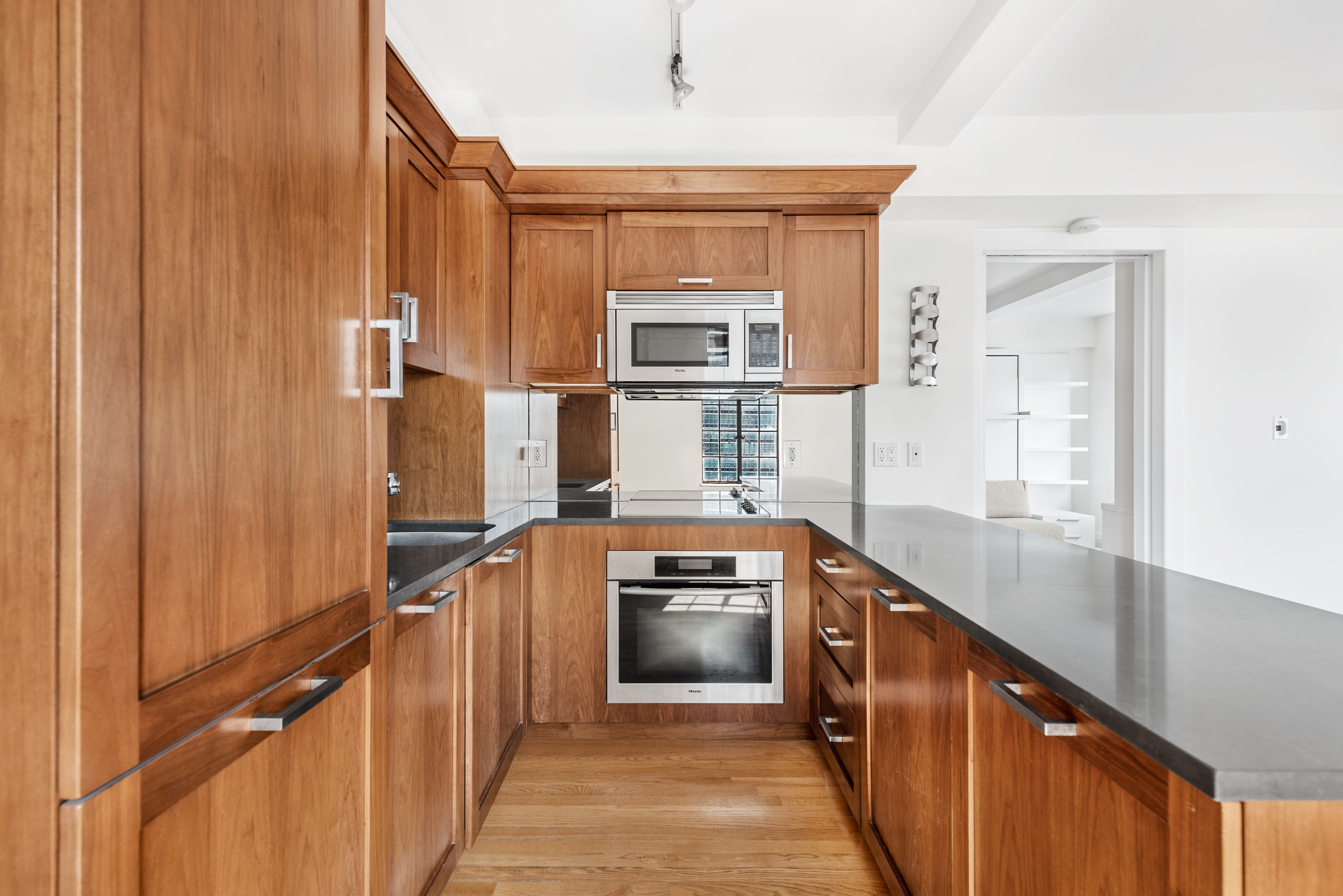 45 Tudor City Place, Unit 901 Manhattan, NY 10017 - Photo 4 of 16