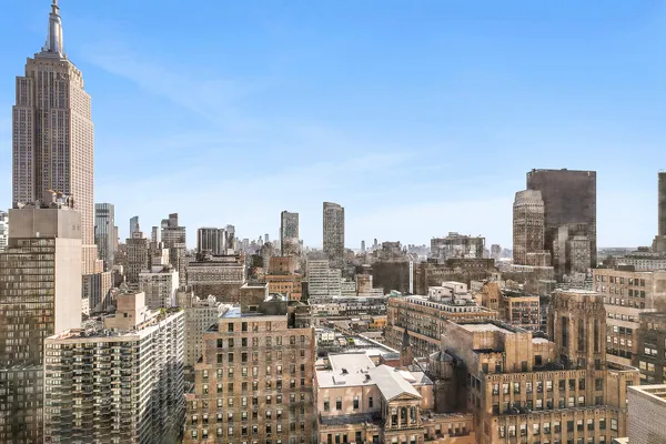 $765,000 | 100 West 39th Street, Unit 38I | Midtown South