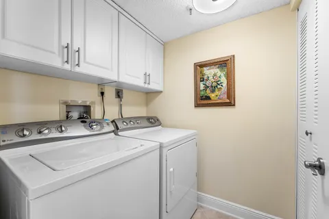 $215,000 | 7076 Huntington Lane, Unit 502, Delray Beach, FL 33446