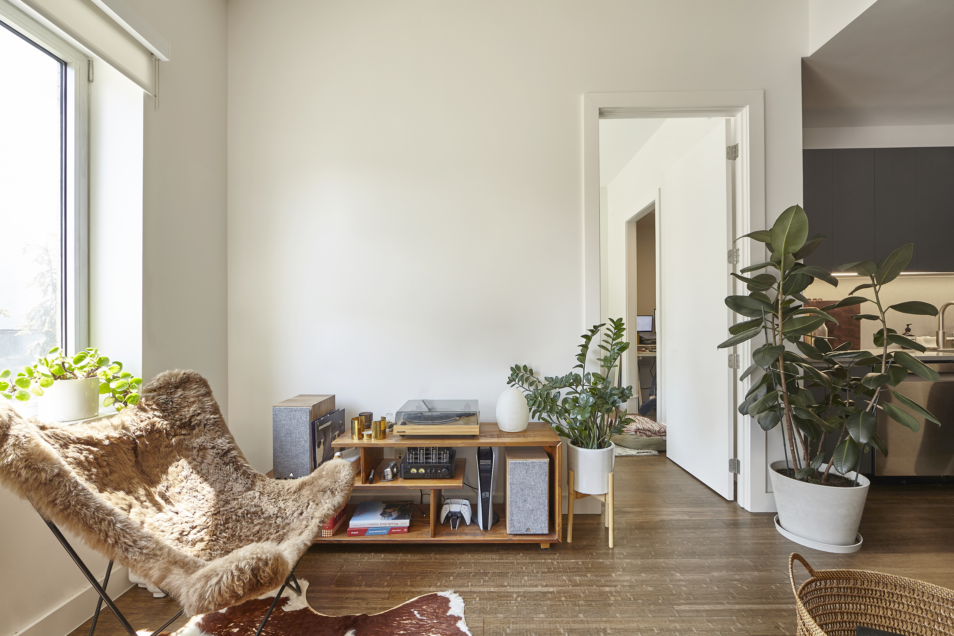 144 North 10th Street, Unit 2D Brooklyn, NY 11249 - Photo 3 of 12 a living room with furniture and flowers