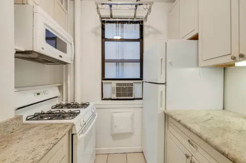 $675,000 | 74 West 68th Street, Unit 5A | Upper West Side