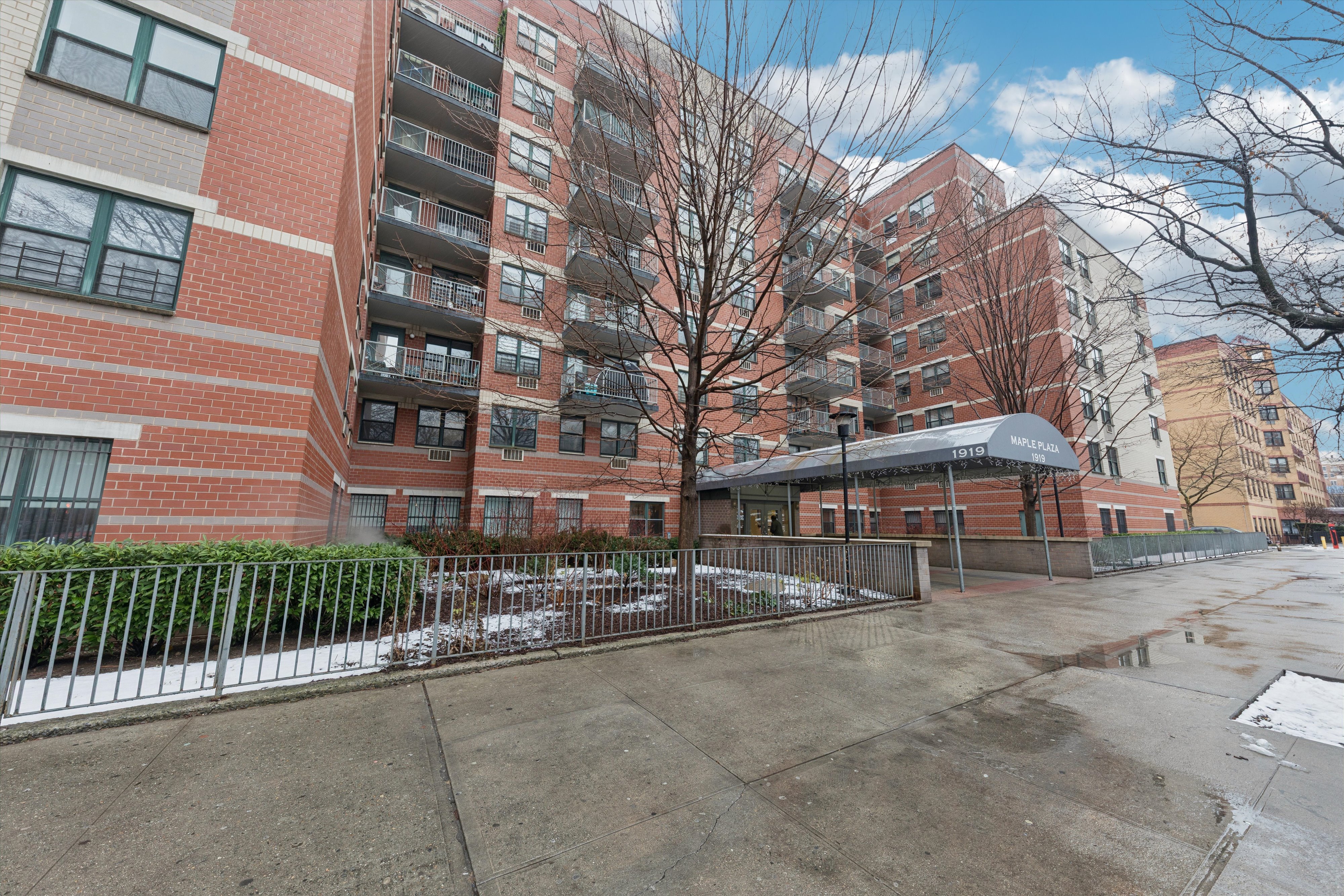 1919 Madison Avenue, Unit 418 Manhattan, NY 10035 - Photo 15 of 16 a view of a large building