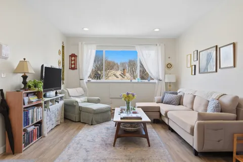 $3,275 | 256 Parker Hill Avenue, Unit 11, Boston, MA 02120
