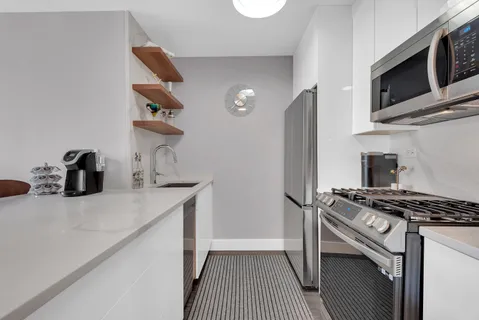 $1,350,000 | 2373 Broadway, Unit 922 | Upper West Side