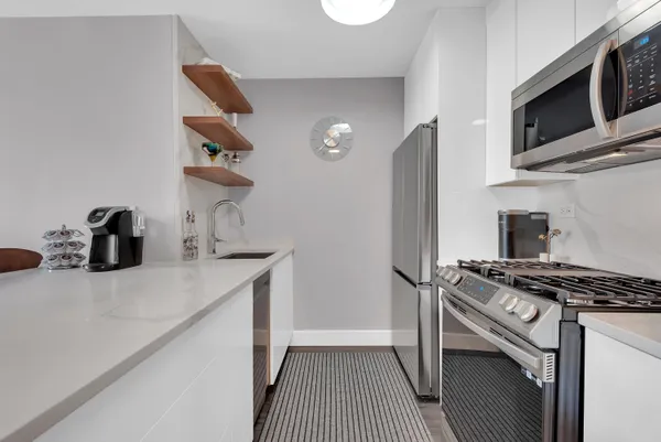 $1,275,000 | 2373 Broadway, Unit 922 | Upper West Side