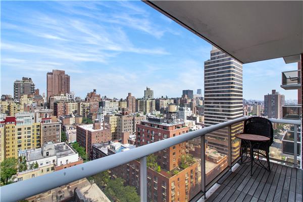 200 East 89th Street, Unit 20B Manhattan, NY 10128 - Photo 2 of 6