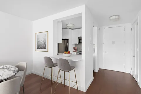 $1,100,000 | 200 East 94th Street, Unit 1412 | Upper East Side