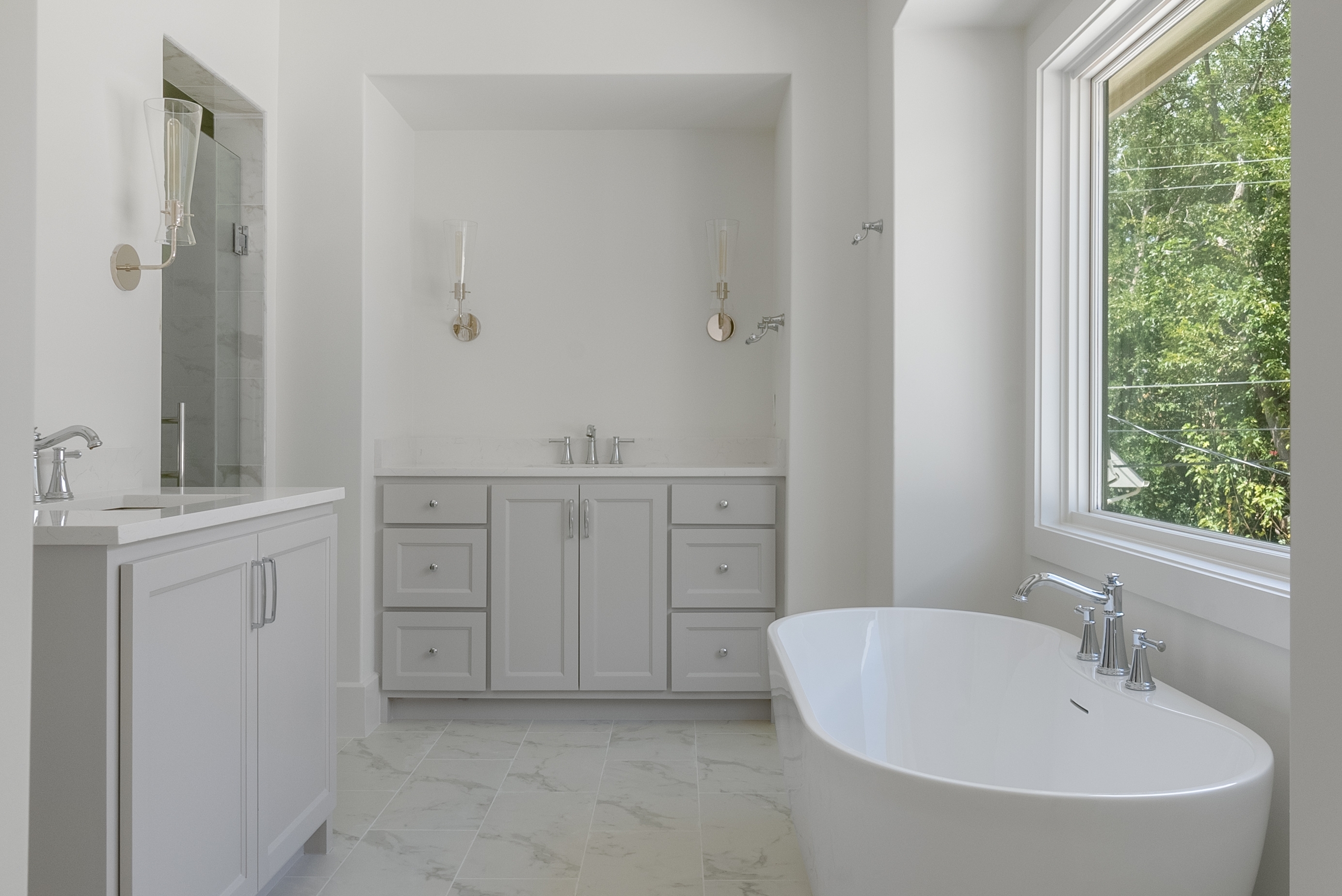 4410 Glenwick Lane Dallas, TX 75205 - Photo 20 of 28 a bathroom with a sink and a tub