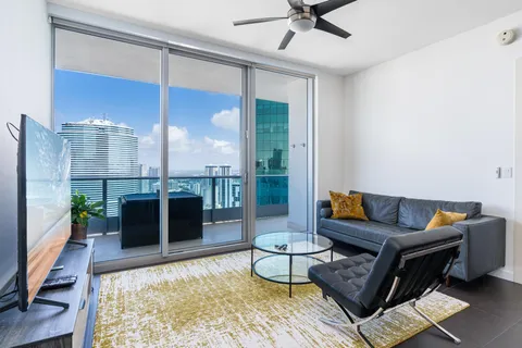 $975,000 | 200 Biscayne Blvd Way, Unit 4812, Miami, FL 33131