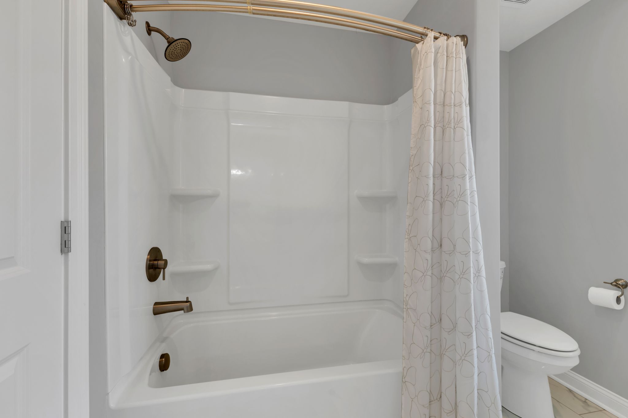 1484 Overlook Point Clarksville, TN 37043 - Photo 40 of 53 a bathroom with a bathtub and a toilet