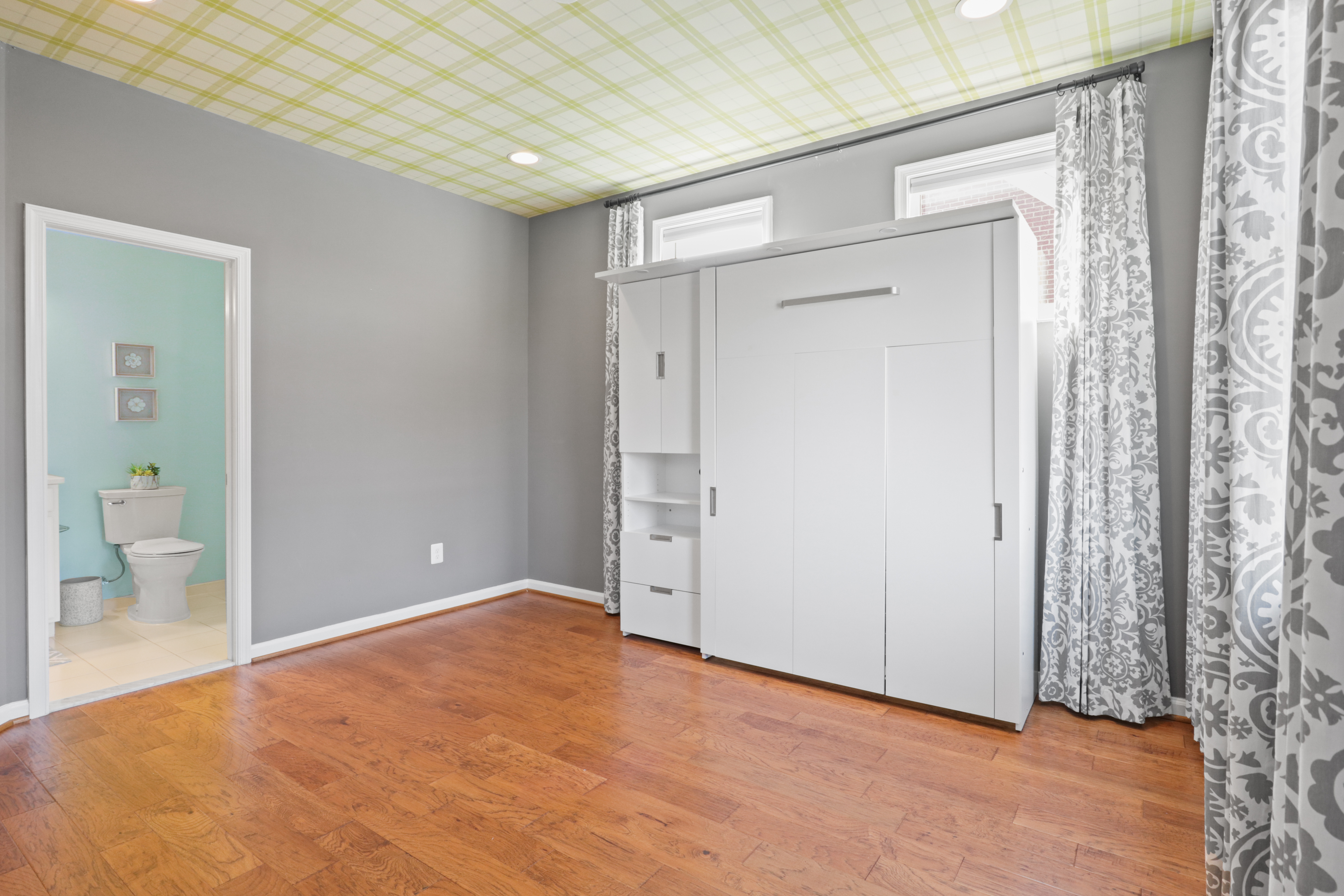 9101 Power House Road Lorton, VA 22079 - Photo 31 of 75 a view of empty room with wooden floor and a bathroom