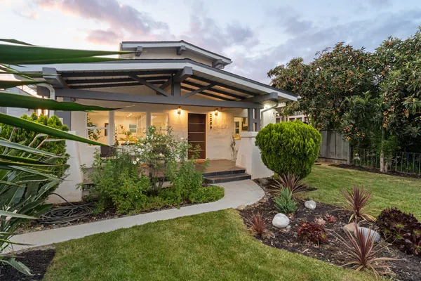 $1,179,000 | 2209 West Boulevard, Los Angeles, CA 90016