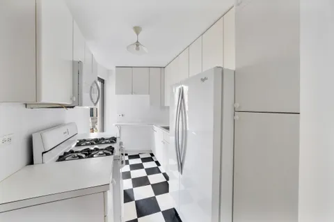 $2,950,000 | 200 Central Park South, Unit 10A | Central Park South