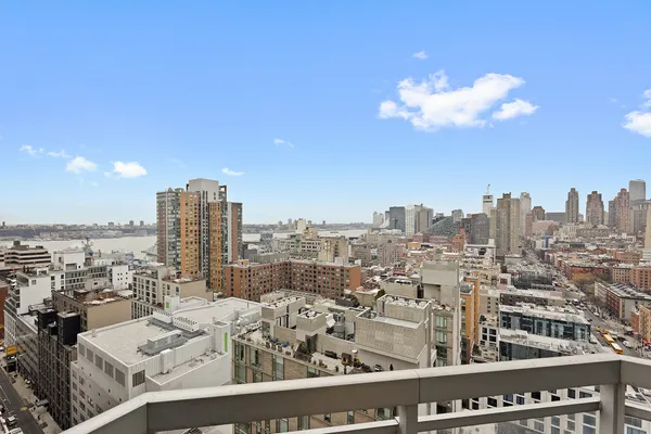 $4,800 | 500 West 43rd Street, Unit 25H | Hell's Kitchen