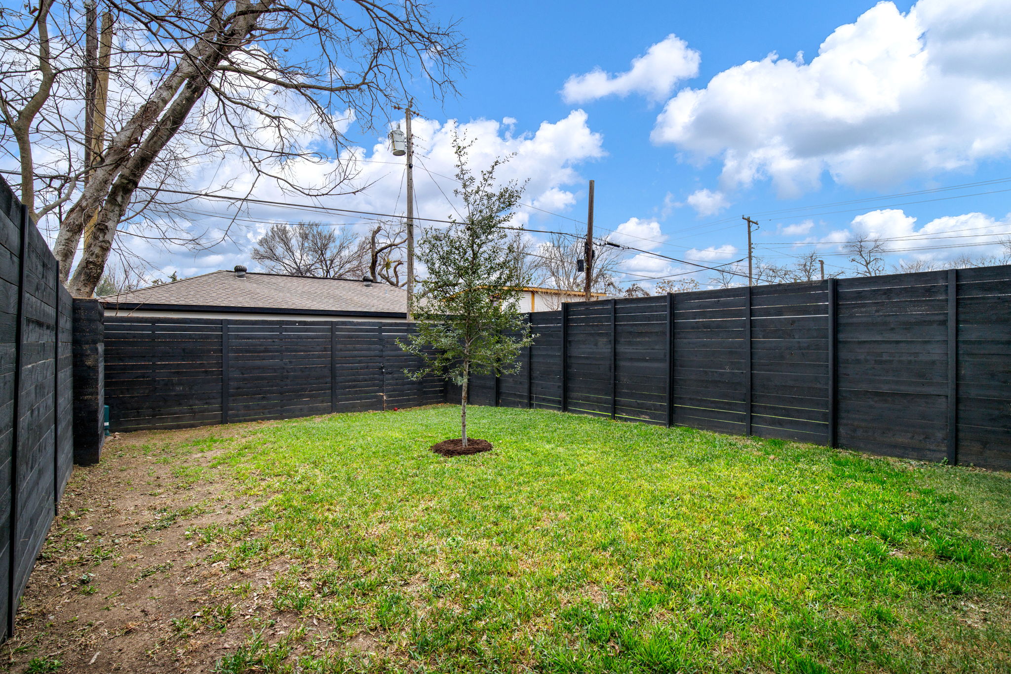 807 South Glasgow Drive Dallas, TX 75223 - Photo 37 of 39