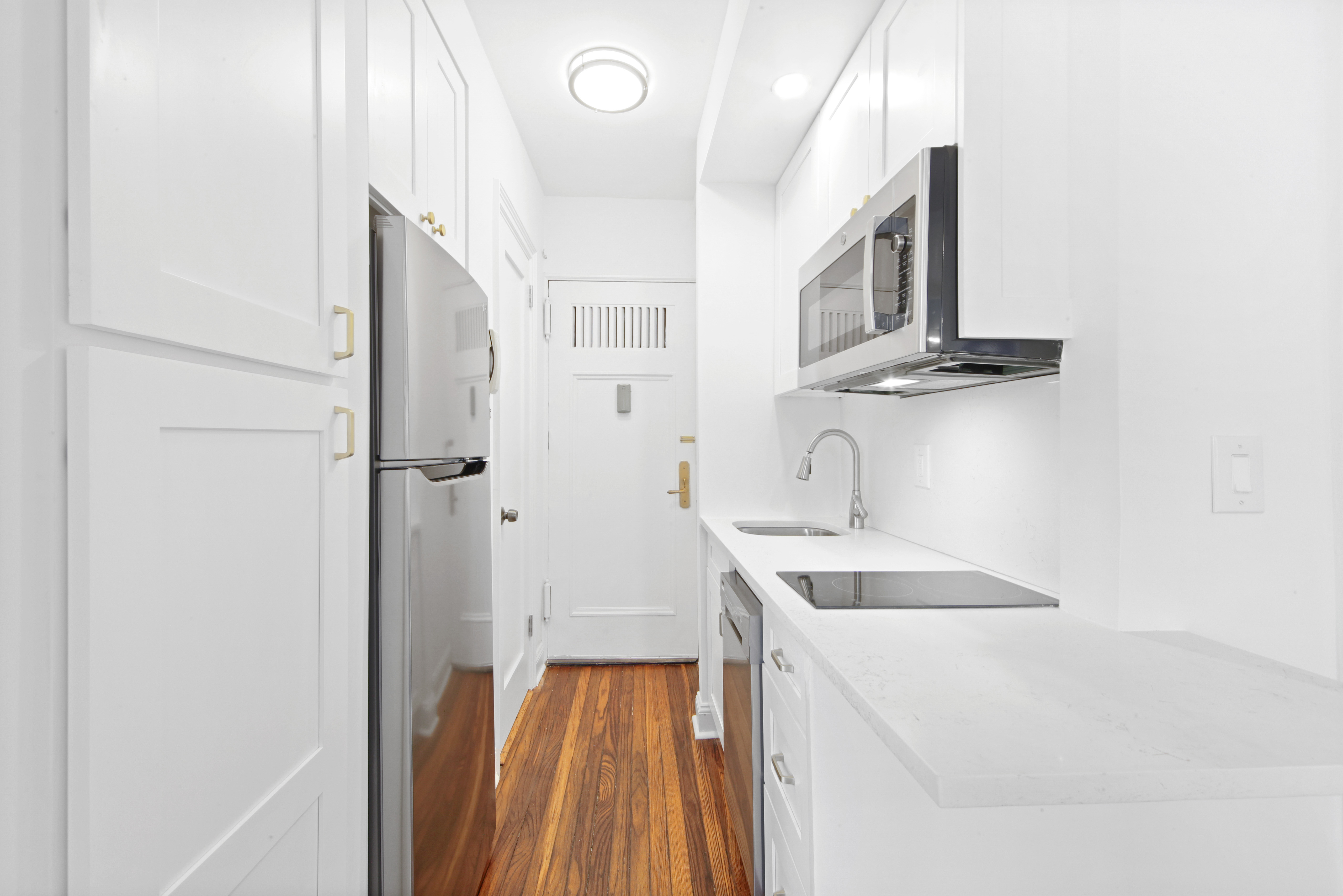 25 Tudor City Place, Unit 801 Manhattan, NY 10017 - Photo 9 of 18