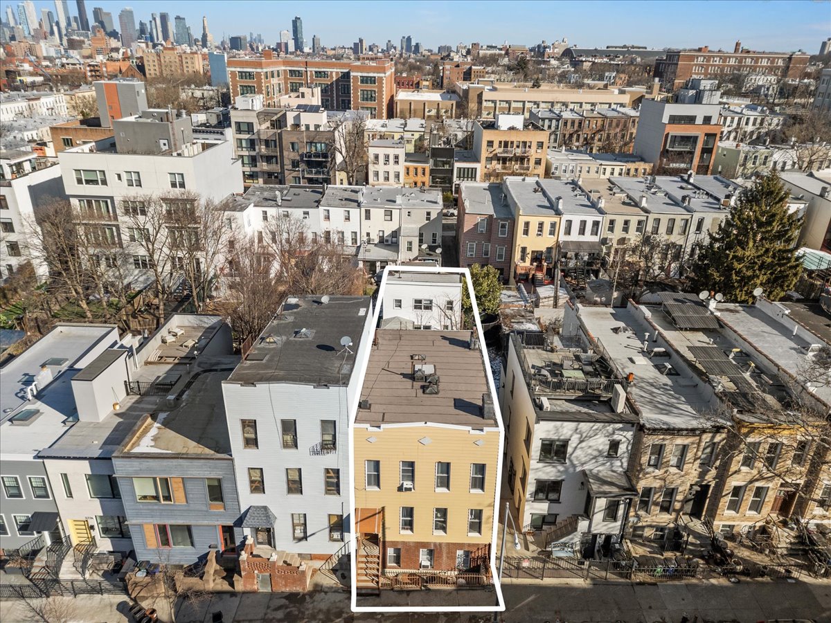 335 21st Street Brooklyn, NY 11215 - Photo 5 of 11 a view of a large building