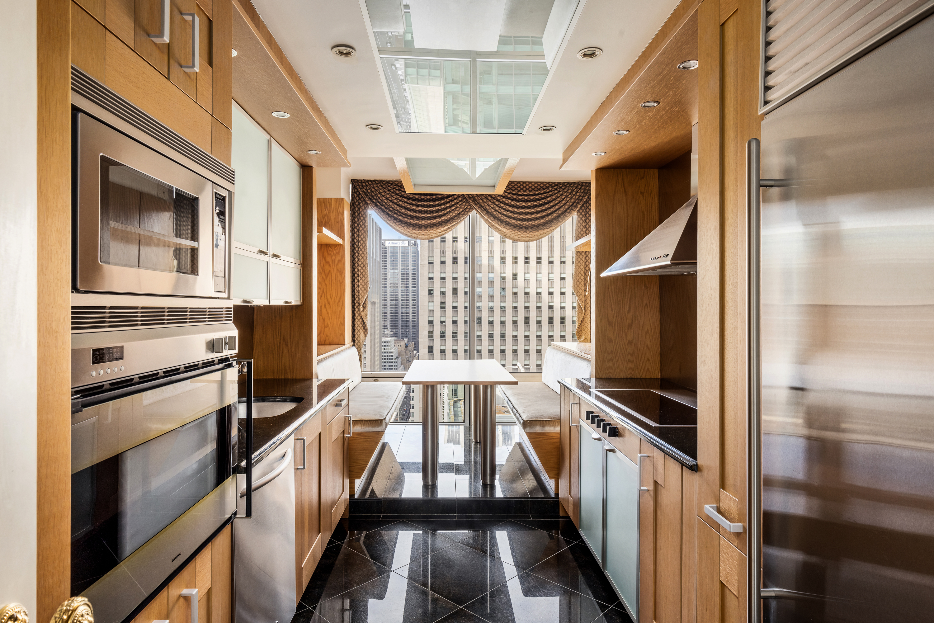 641 5th Avenue, Unit 27A Manhattan, NY 10022 - Photo 19 of 29 a view of an entryway with furniture