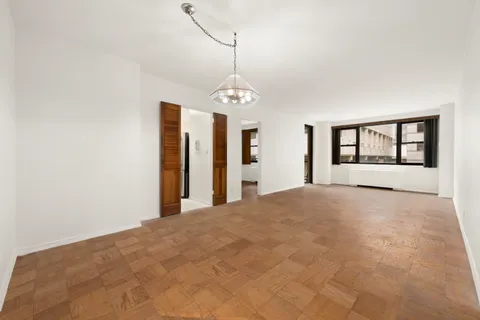 $900,000 | 165 West 66th Street, Unit 6W | Upper West Side
