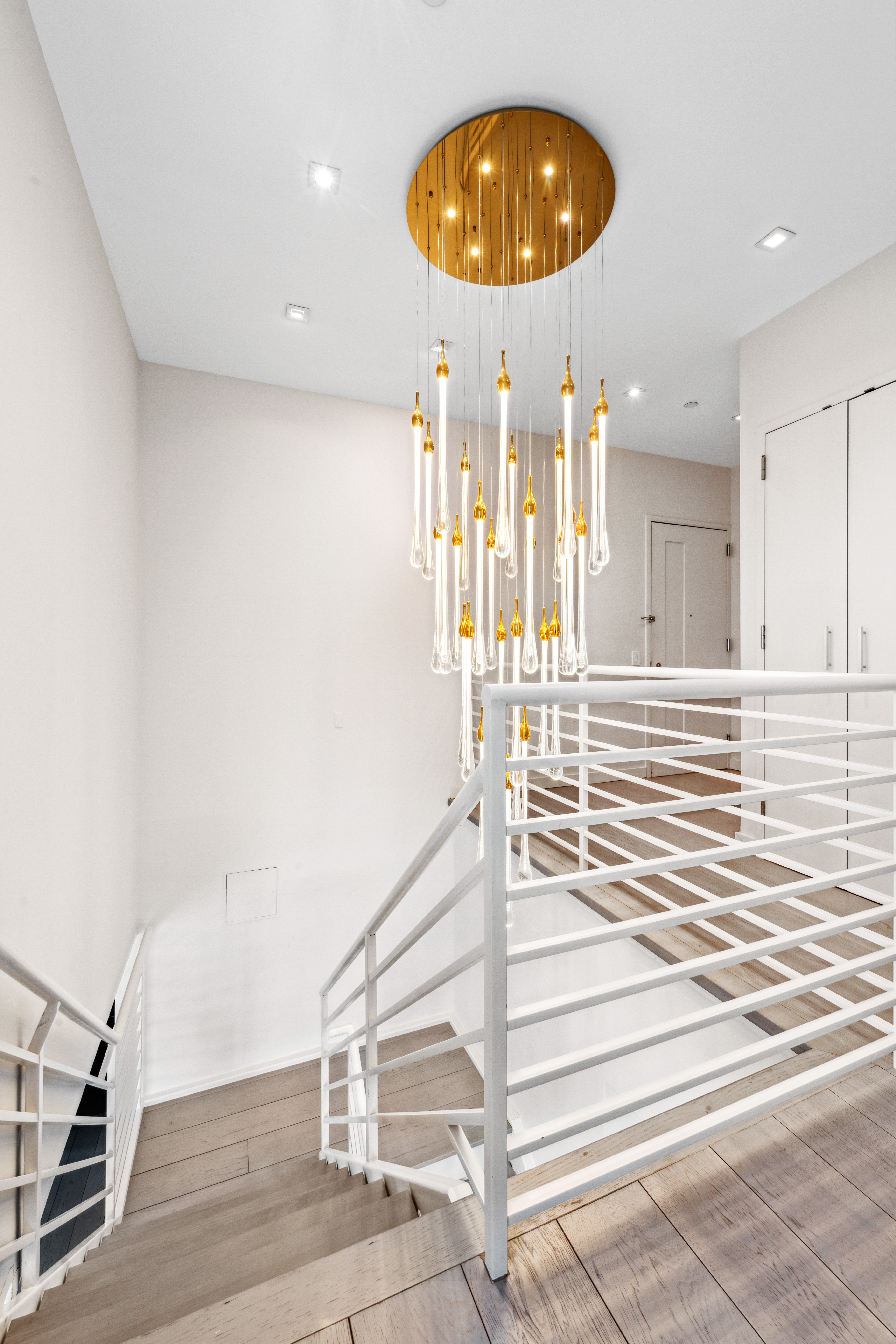 555 West 59th Street, Unit PHA Manhattan, NY 10019 - Photo 6 of 20 a view of entryway and hall with wooden floor