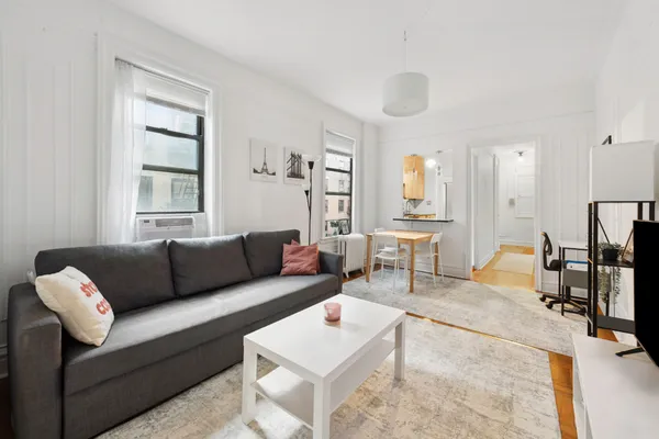 $525,000 | 166 East 92nd Street, Unit 4C | Upper East Side