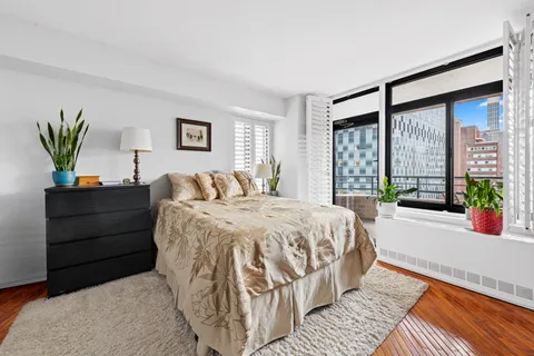 $675,000 | 400 East 70th Street, Unit 1108 | Lenox Hill
