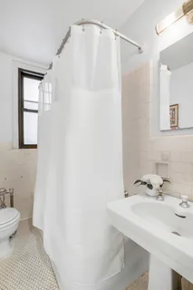 $725,000 | 440 West End Avenue, Unit 8F | Upper West Side