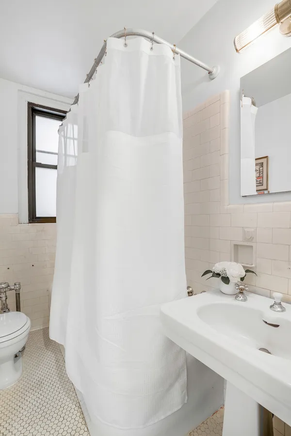 $725,000 | 440 West End Avenue, Unit 8F | Upper West Side