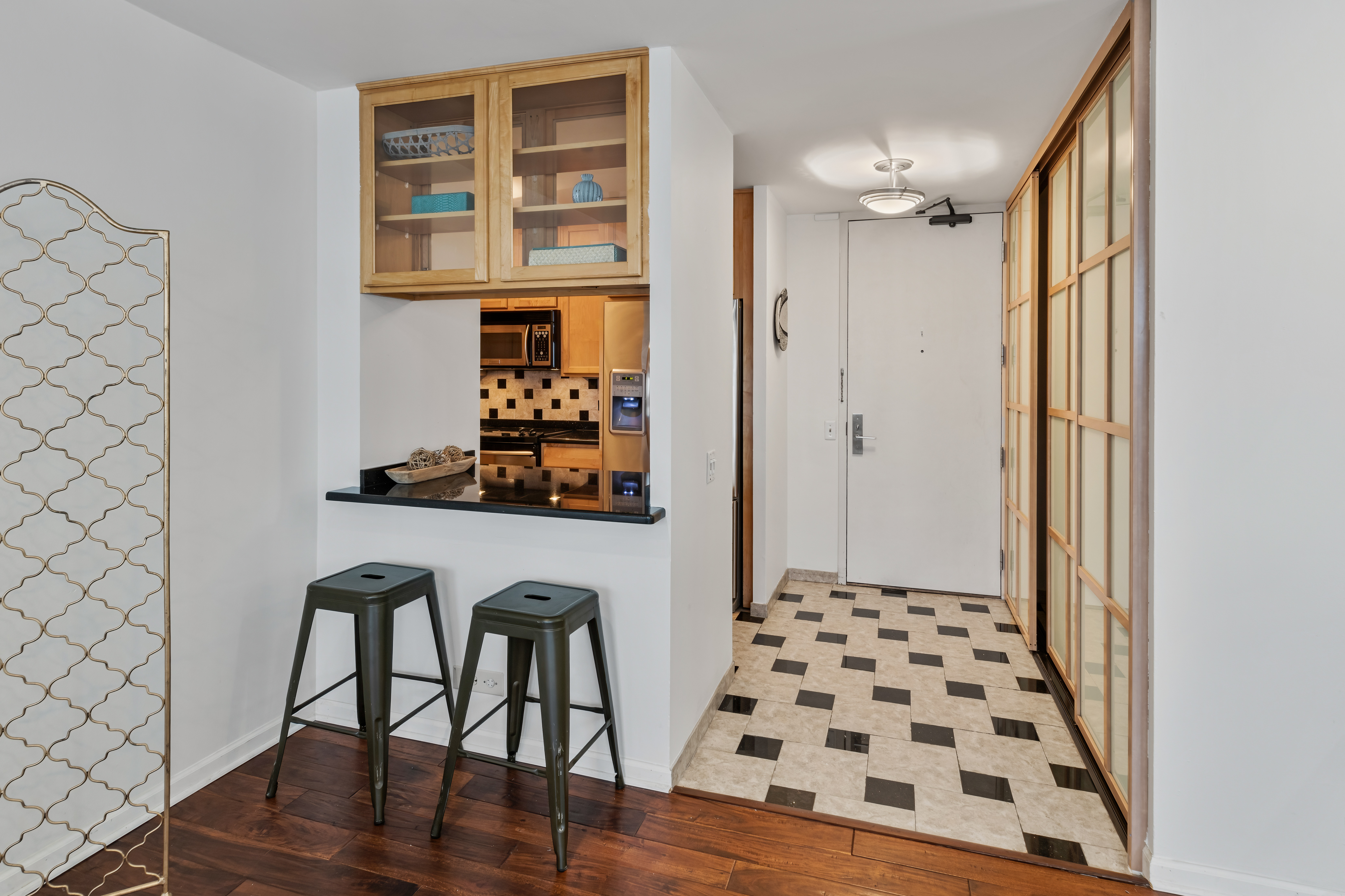 4343 North Clarendon Avenue, Unit 1016 Chicago, IL 60613 - Photo 14 of 35 a dining room with furniture and wooden floor