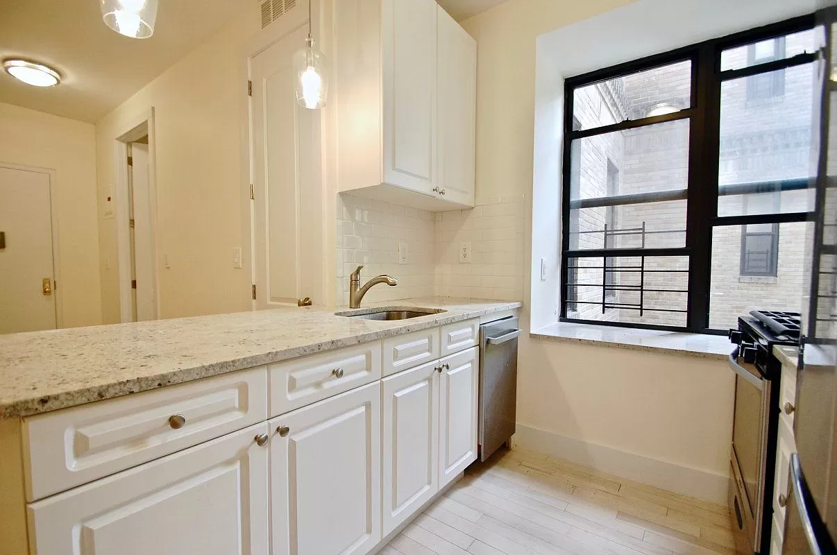 92 Pinehurst Avenue, Unit 1F Manhattan, NY 10033 - Photo 4 of 18