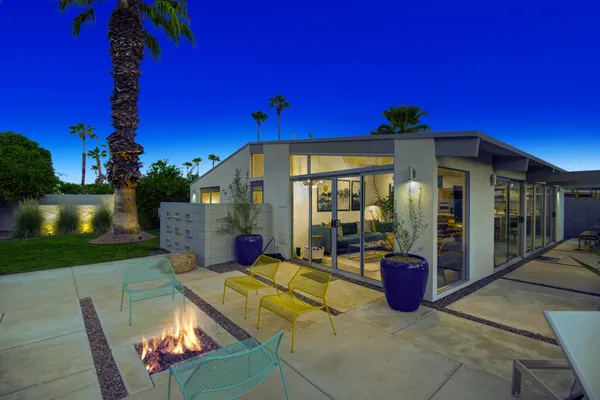 $1,075,000 | 406 East Desert Holly Circle, Palm Springs, CA 92262