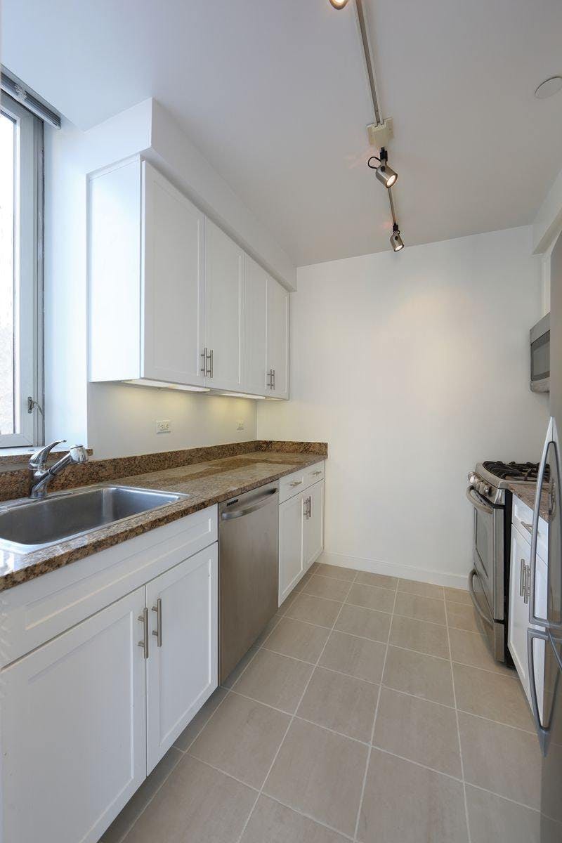 33 West End Avenue, Unit 20C Manhattan, NY 10023 - Photo 2 of 7