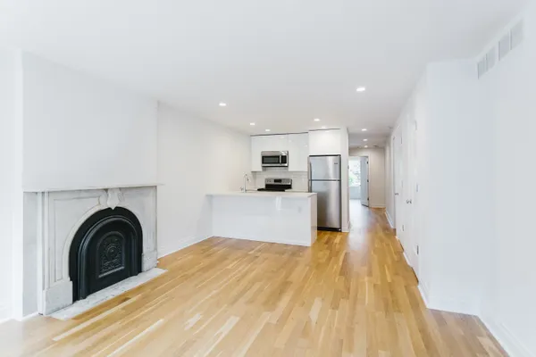 $6,800 | 339 Hoyt Street, Unit A | Carroll Gardens