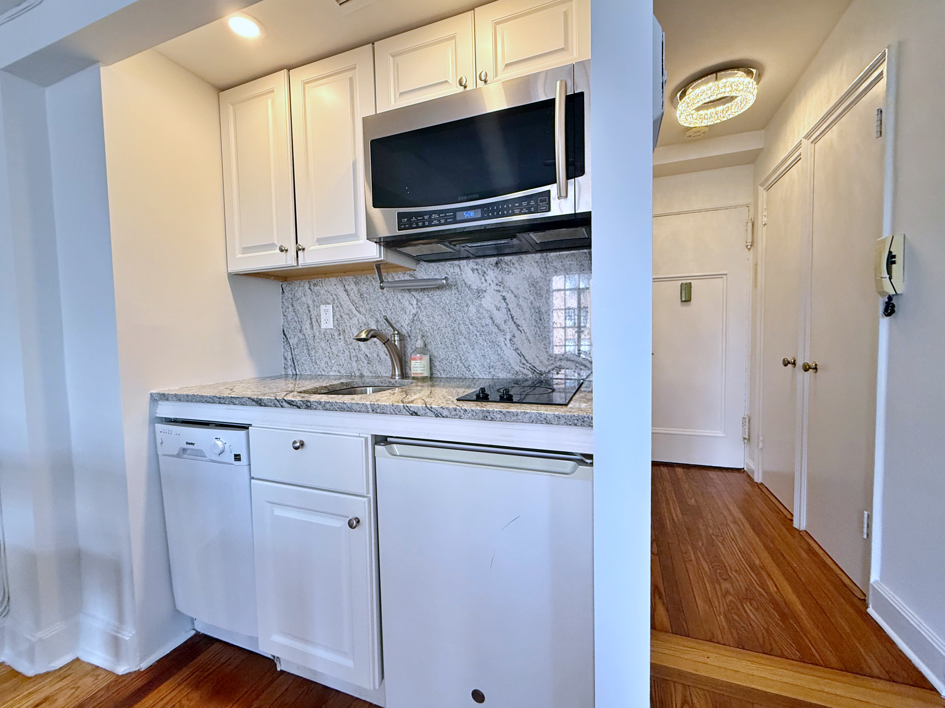 25 Tudor City Place, Unit 1502 Manhattan, NY 10017 - Photo 5 of 11