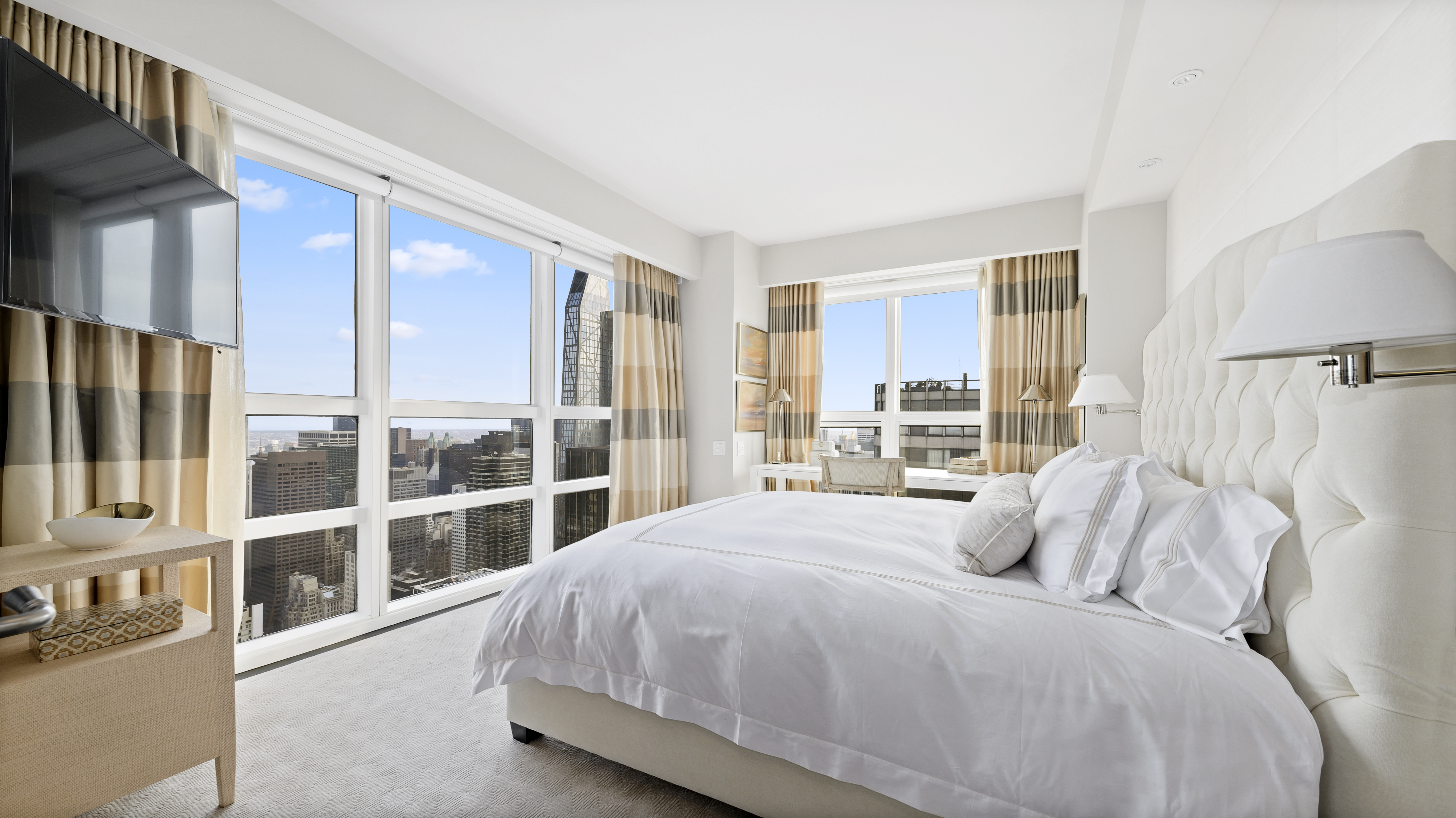 146 West 57th Street, Unit 75C Manhattan, NY 10019 - Photo 6 of 10