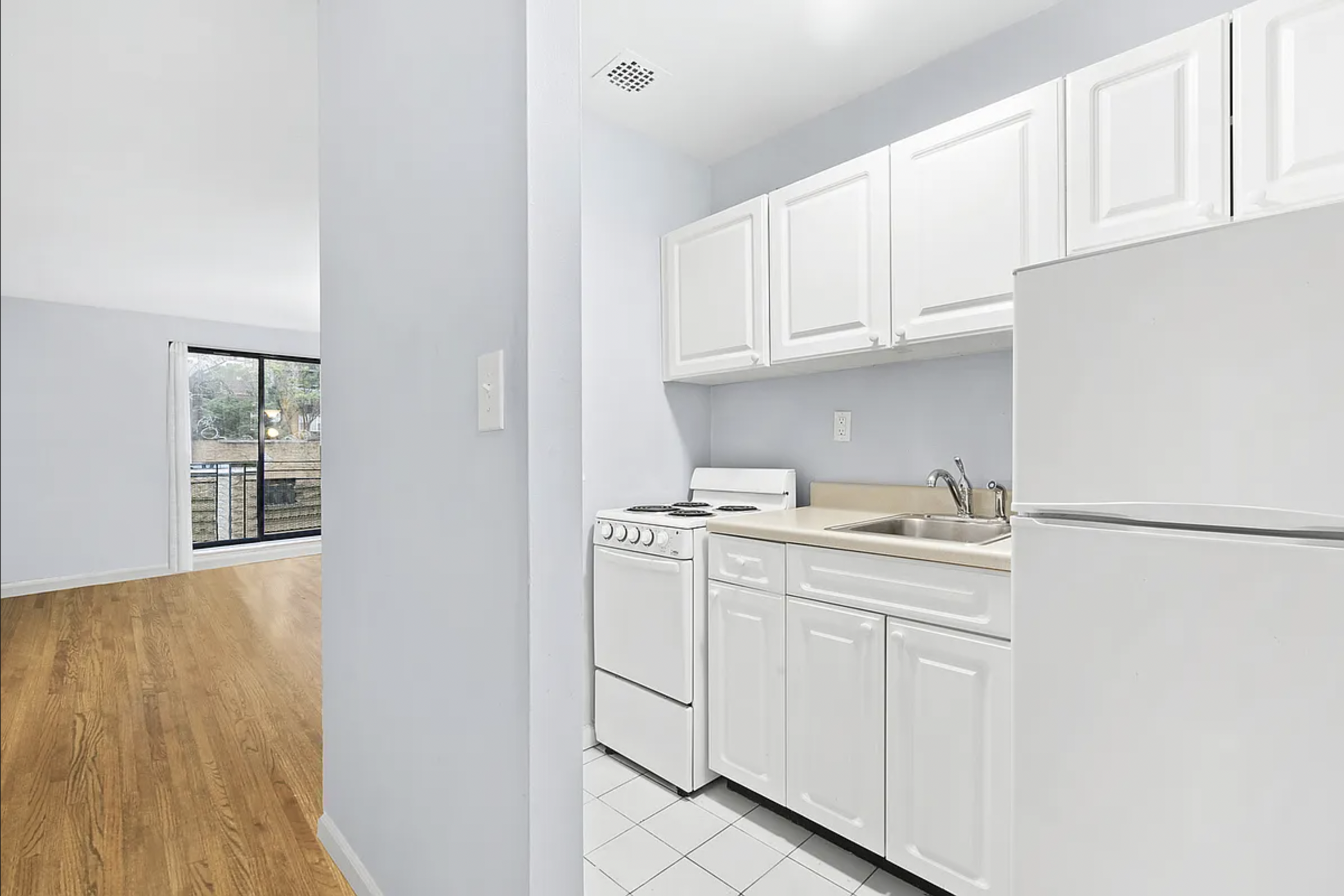 343 East 76th Street, Unit 5B Manhattan, NY 10021 - Photo 4 of 6