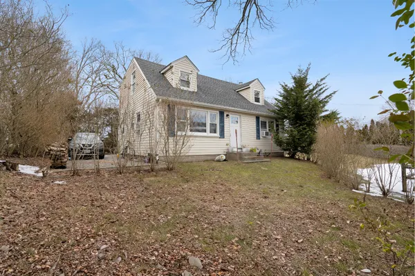 $3,650,000 | 87 North Road, Hampton Bays, NY 11946