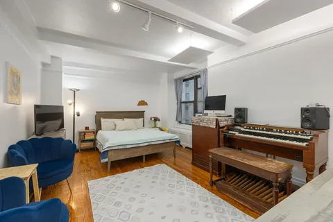 $400,000 | 235 West 102nd Street, Unit 5W | Upper West Side