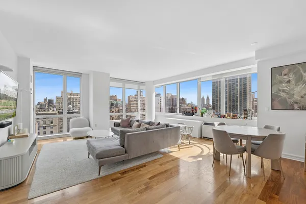 $2,750,000 | 200 West End Avenue, Unit 20A | Upper West Side