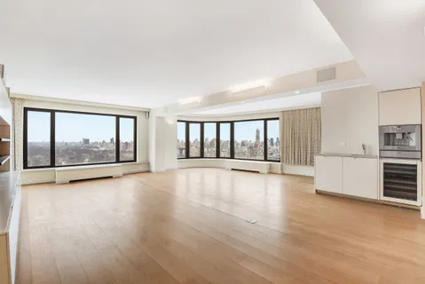$5,995,000 | 200 Central Park South, Unit 35A | Central Park South
