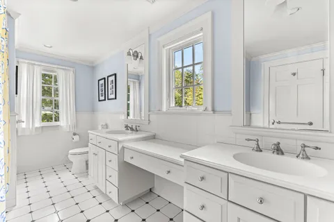 $4,150,000 | 33 Hundreds Circle, Wellesley Hills, MA 02481