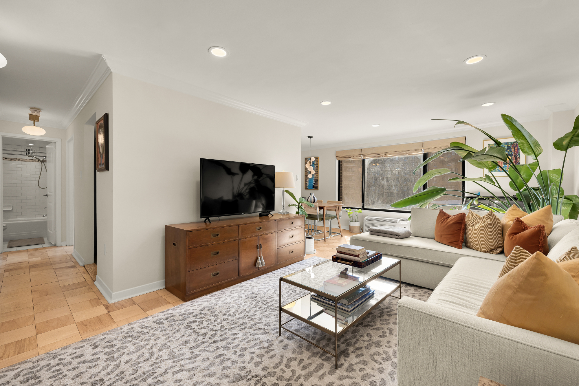 2501 Calvert Street Northwest, Unit 308 Washington, DC 20008 - Photo 5 of 22