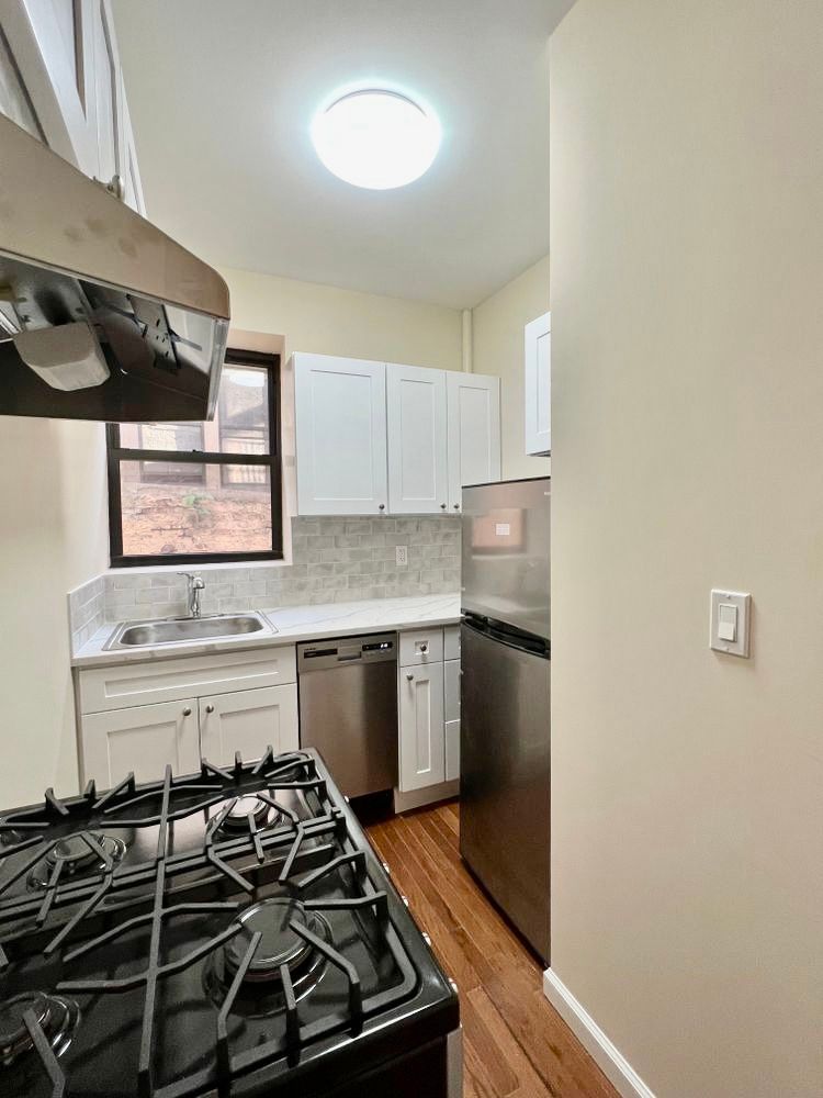 270 East 78th Street, Unit 12 Manhattan, NY 10075 - Photo 6 of 6 a kitchen with a stove and a refrigerator