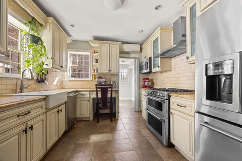 $1,995,000 | 25 Chester Court | Prospect Lefferts Gardens