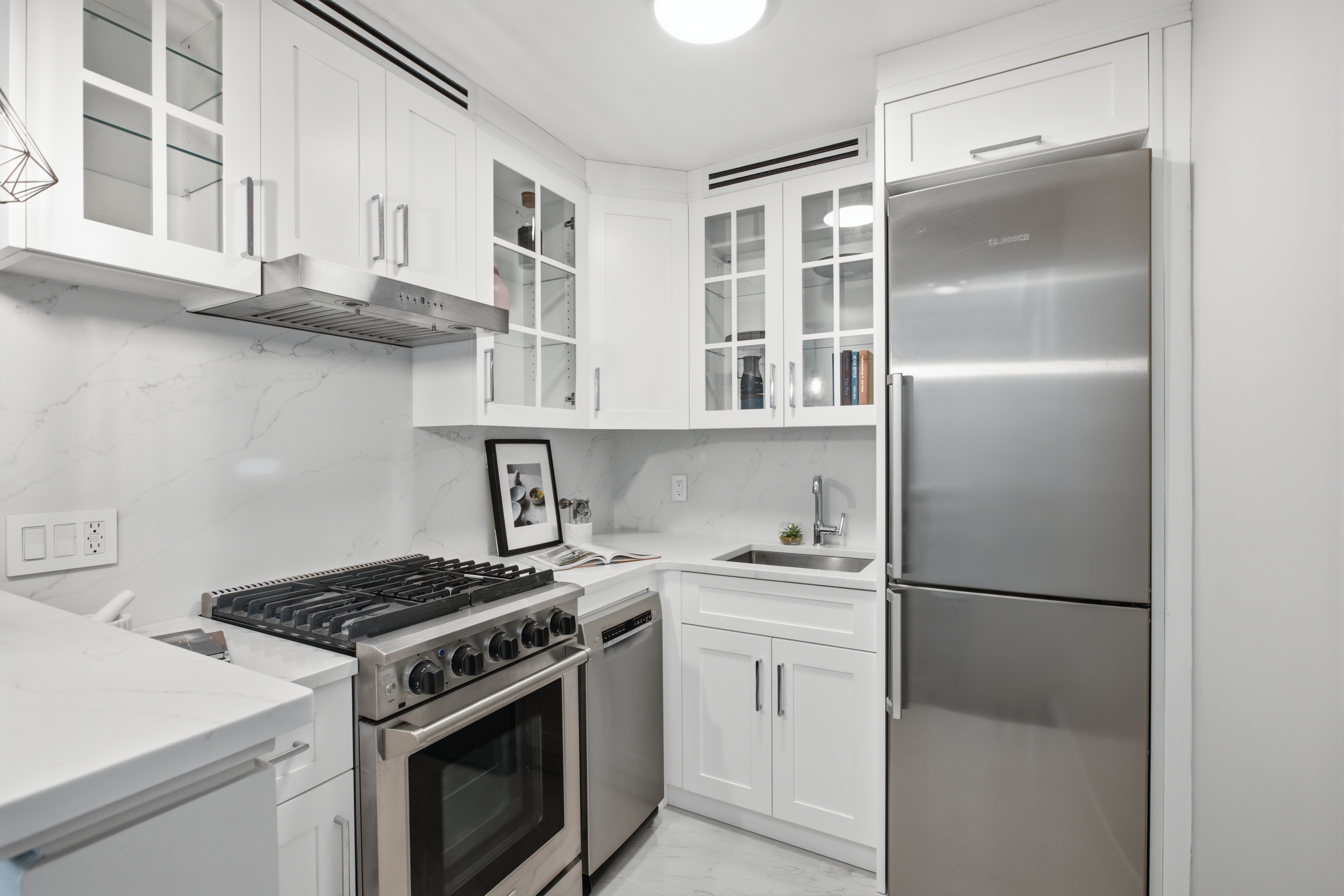166 East 61st Street, Unit 12L Manhattan, NY 10065 - Photo 7 of 13 Gallery Image 7