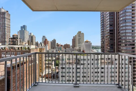 $1,300,000 | 444 East 86th Street, Unit 20B | Upper East Side