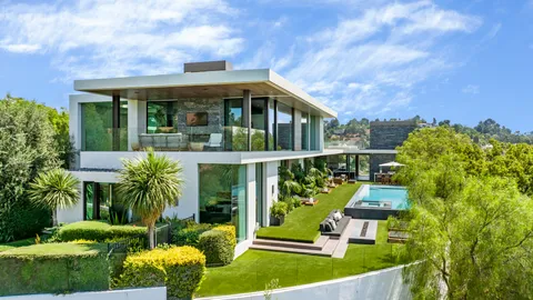 $20,800,000 | 3000 Benedict Canyon Drive, Beverly Hills, CA 90210