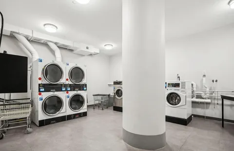 $899,000 | 27-28 Thomson Avenue, Unit 127 | Long Island City